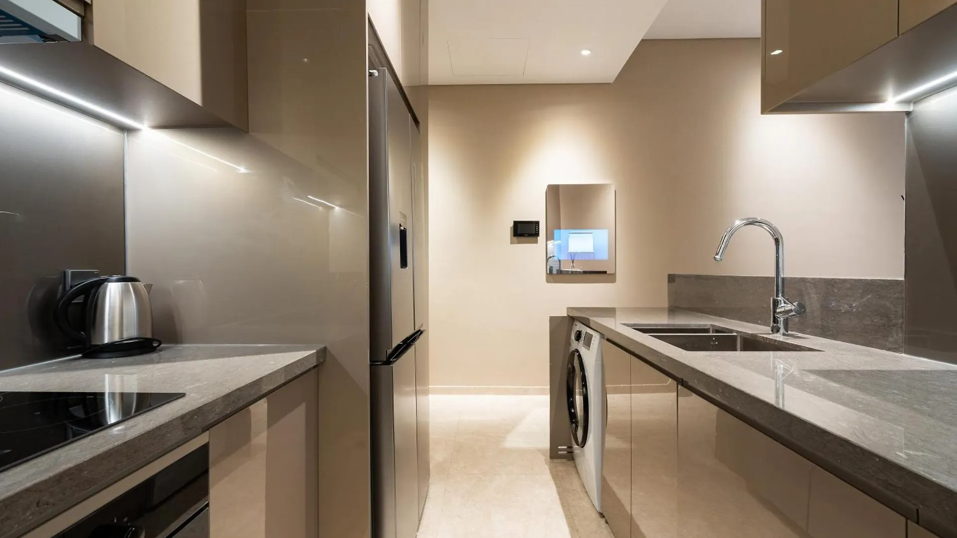 Happy High-End Apartments - Central, Whole City View & Infinity Pools - The Marq Ho Chi Minh City