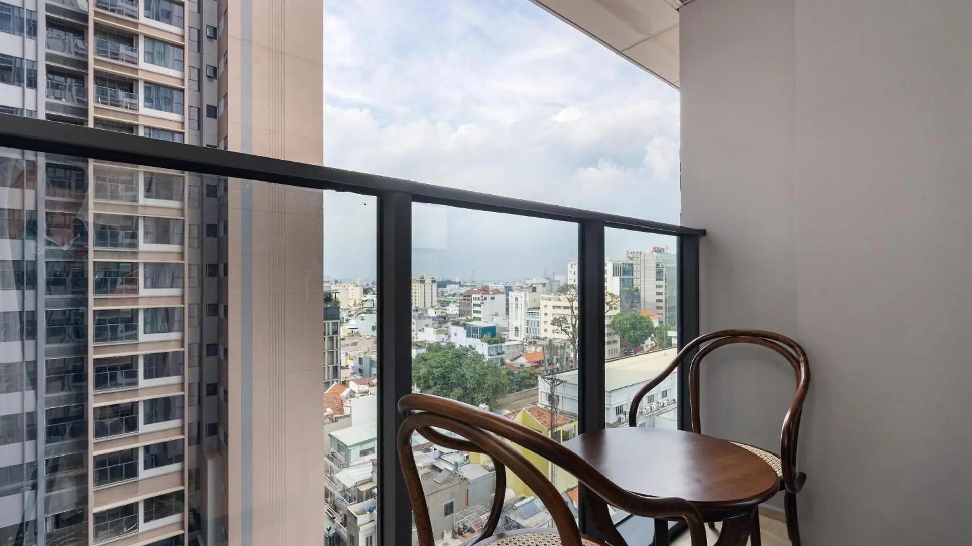 Happy High-End Apartments - Central, Whole City View & Infinity Pools - The Marq Ho Chi Minh City