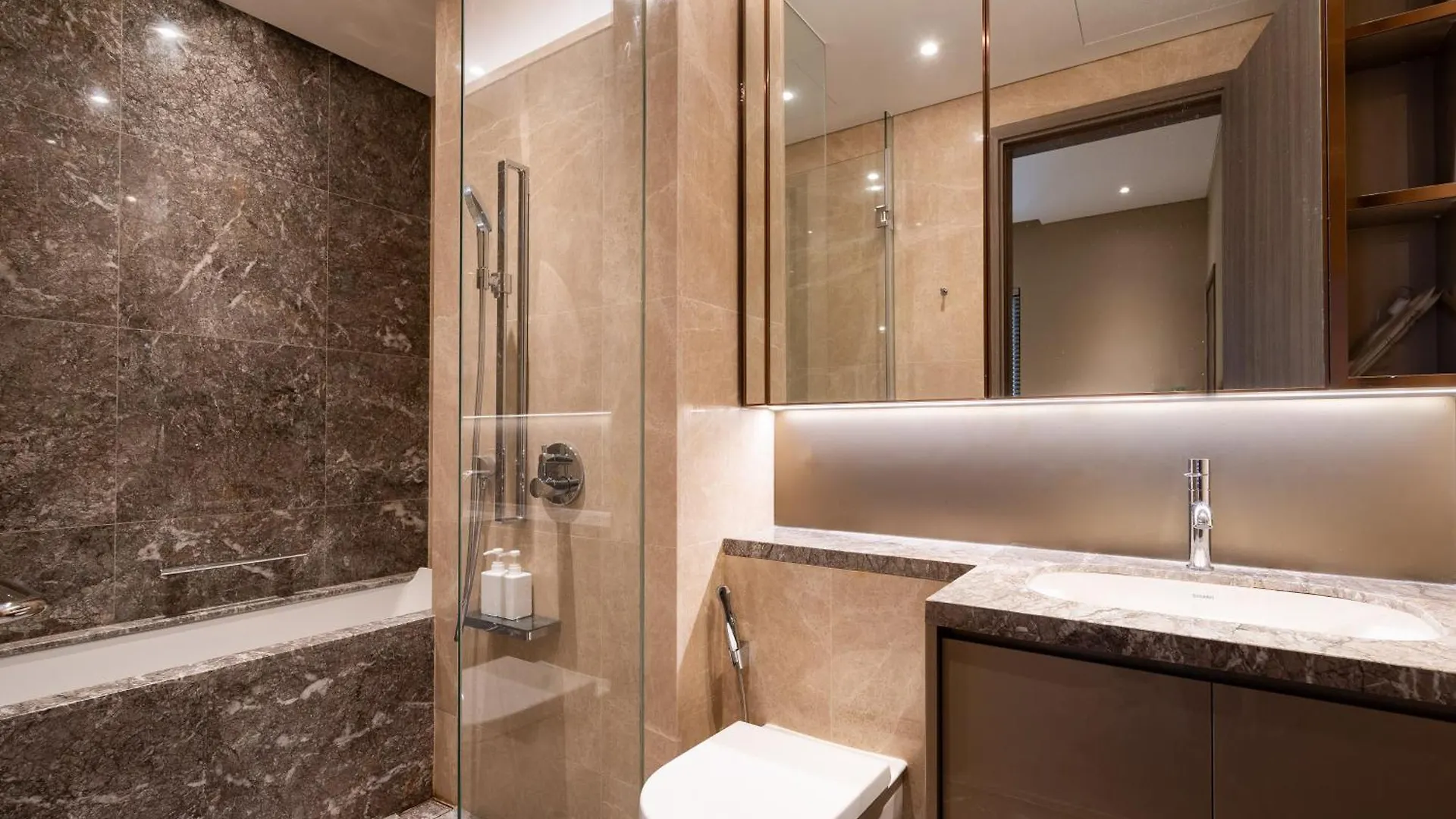 Happy High-End Apartments - Central, Whole City View & Infinity Pools - The Marq Ho Chi Minh City Vietnam