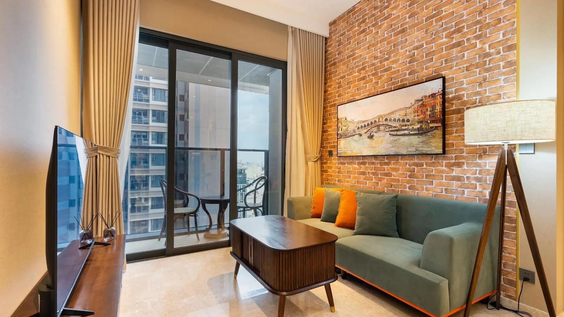 Happy High-End Apartments - Central, Whole City View & Infinity Pools - The Marq Ho Chi Minh City 0*,