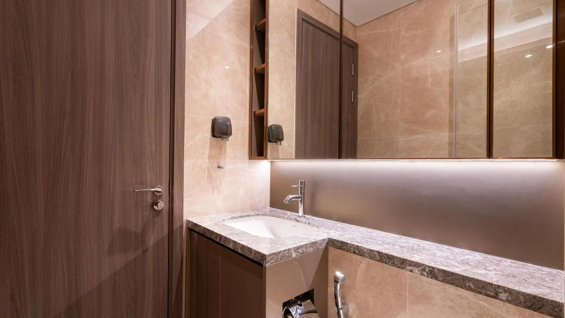 Happy High-End Apartments - Central, Whole City View & Infinity Pools - The Marq Ho Chi Minh City
